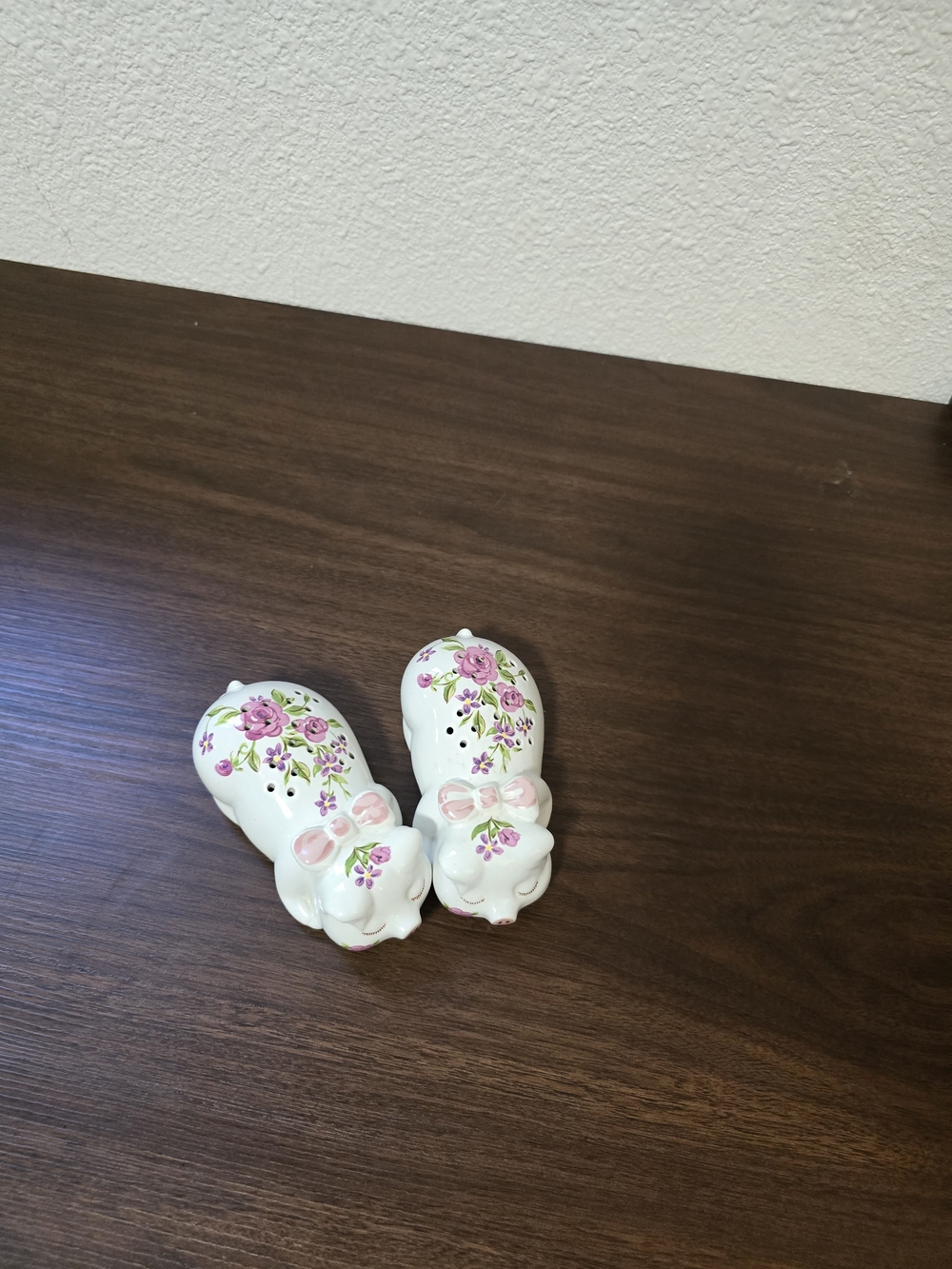 ​Vintage 1978 Avon Ceramic Pig Salt & Pepper Shakers Floral